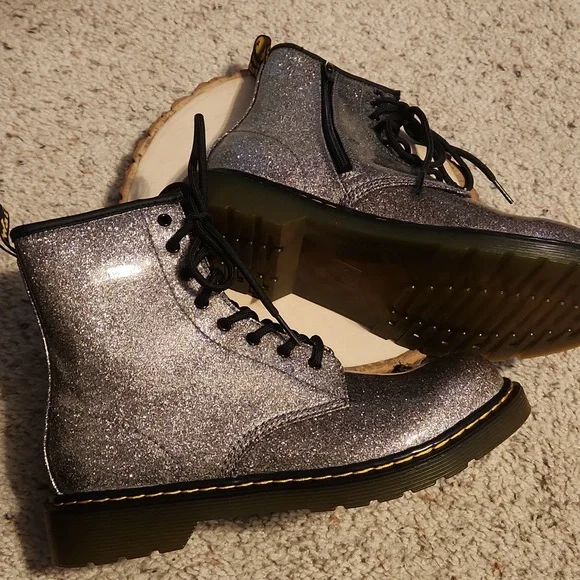 Dr. Martin Airwalk 1460 Core Kids Glittery Y Gunmetal Boots NEW Sz 6 - Picture 2 of 8